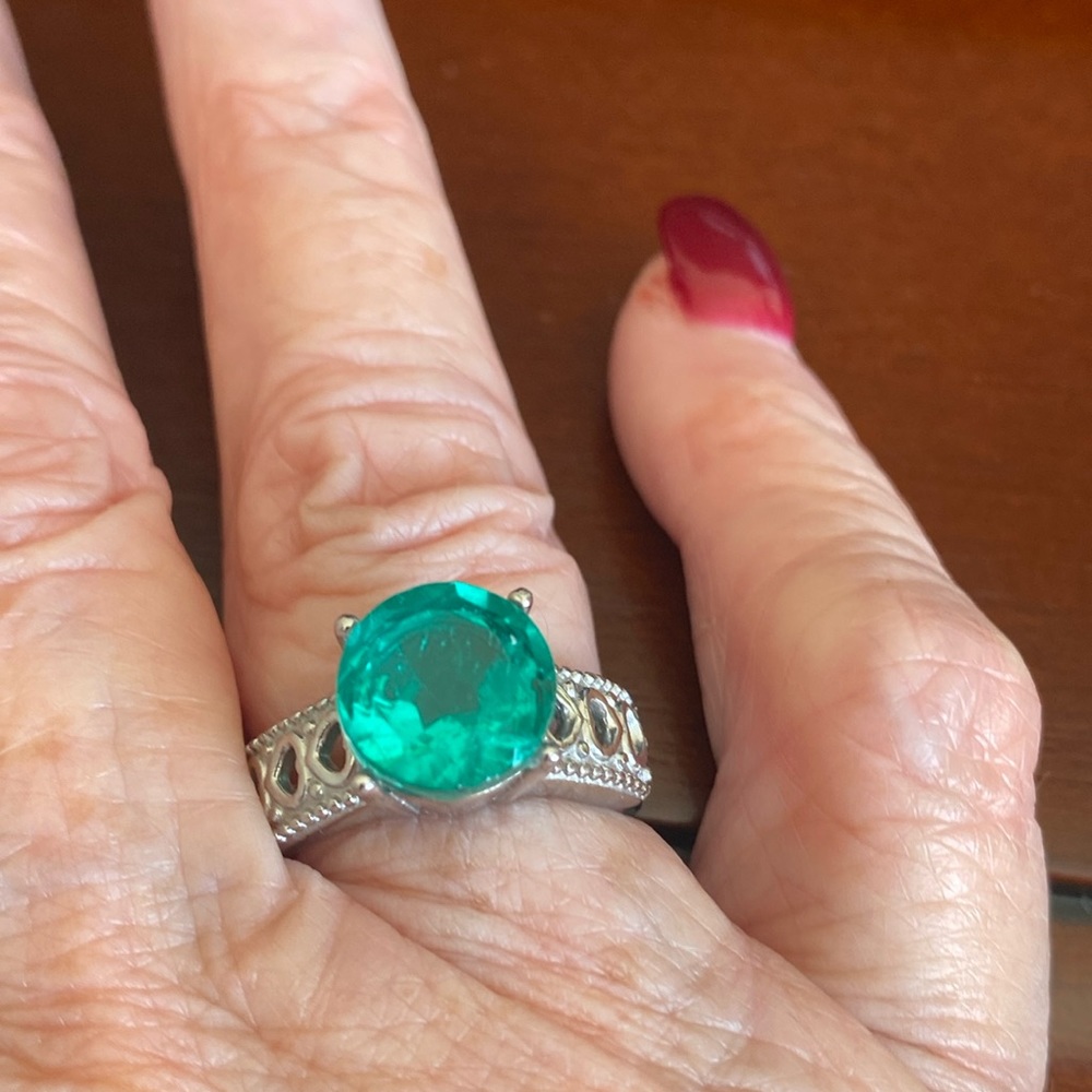 NWT Emeraldine Quartz in surgical steel Size 7